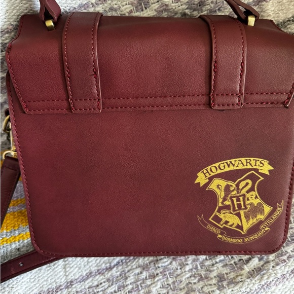 Harry Potter Purse Set-Burgundy Bag with Crest, Kisslock Gringotts Change Purse. - Picture 9 of 12